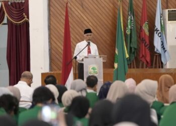 Lepas Ribuan Mahasiswa KKN Unand, Gubernur Mahyeldi Nilai akan Banyak Masukan bagi Nagari