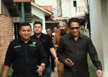 Wakil Ketua DPRD Sumbar, Evi Yandri Tinjau Lima Sungai di Kota Padang