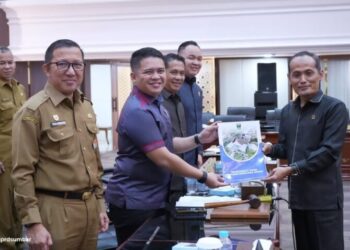 Delapan Fraksi di DPRD Sumbar Sampaikan Pandangan Akhir Ranperda