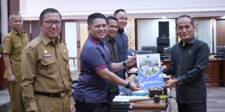 Delapan Fraksi di DPRD Sumbar Sampaikan Pandangan Akhir Ranperda