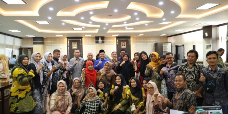 Pegawai Honorer Pasaman Barat Sampaikan Aspirasi ke DPRD Sumbar