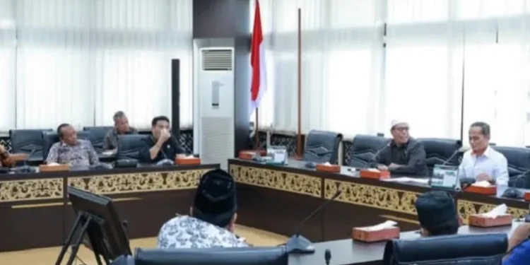 Wakil Ketua Komisi III DPRD Sumbar Terima Kunjungan Pansus II DPRD Tanah Datar