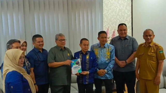 Ketua DPRD Sumbar Terima Laporan KIP Tahun 2024