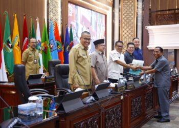 Fraksi-fraksi DPRD Sumbar Sampaikan Beragam Pandangan Terhadap Ranperda Pertanggungjawaban APBD 2024