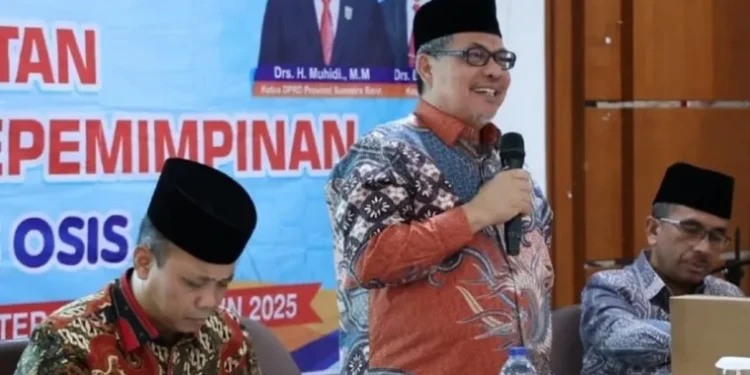 Jadi Narasumber di Bimtek LDK Pengurus OSIS SMK se-Sumbar, Muhidi Tekankan Pentingnya Integritas
