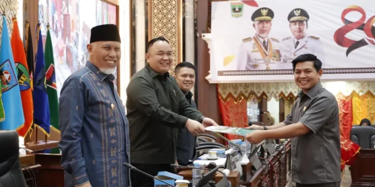 DPRD Sumbar Gelar Penyampaian Pandangan Umum Fraksi terhadap Ranperda APBD 2026