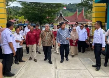 Ketua DPRD Sumbar Tinjau Pelaksanaan LDK di SMK 1 Painan