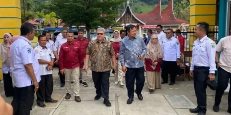 Ketua DPRD Sumbar Tinjau Pelaksanaan LDK di SMK 1 Painan