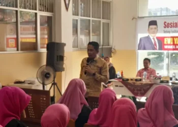 Evi Yandri Sosialisasi Perda Pencegahan Narkoba di SMK 5 Padang